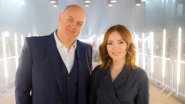 Dara O Briain Wallpaper Elegant Portrait Of TV Hosts In Studio Setting
