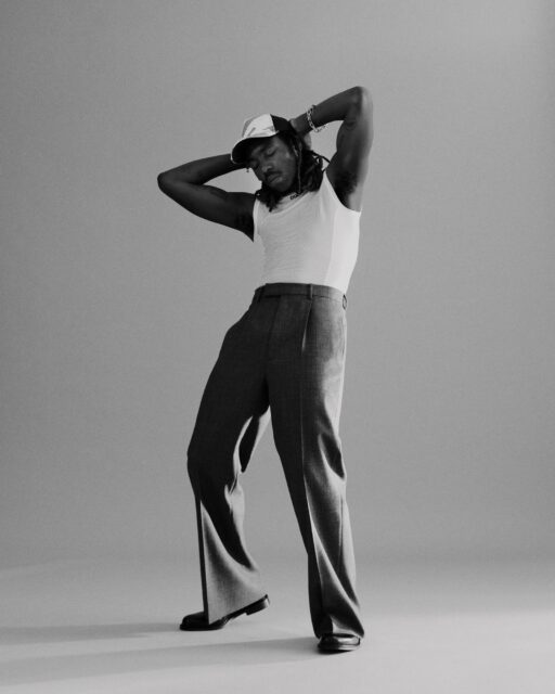 Dev Hynes Stylish Black And White Portrait Wallpaper