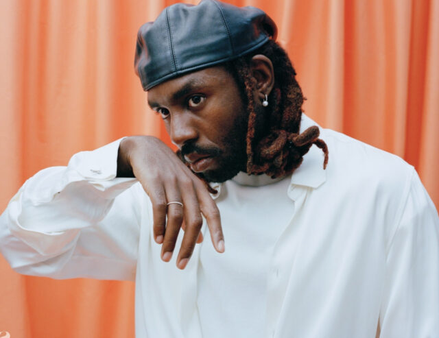 Dev Hynes Stylish Portrait Minimalist Wallpaper