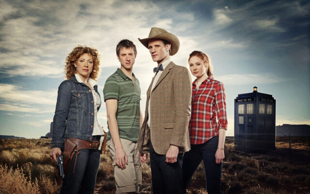 The Doctor Matt Smith stands with his companions in a desert landscape near the TARDIS, HD Desktop Wallpaper