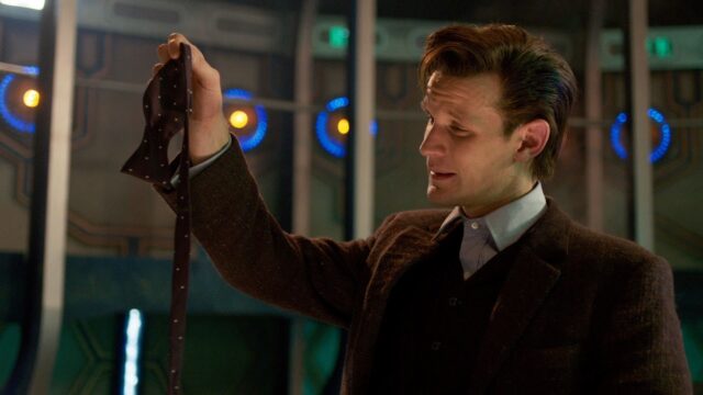 A scene showing Doctor Who Matt Smith holding a bow tie, HD Desktop Wallpaper