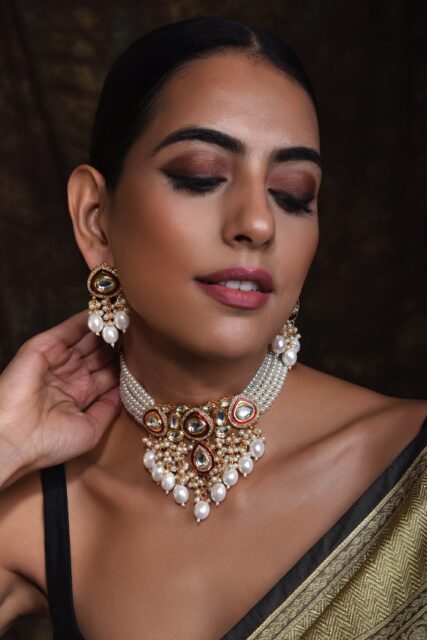 Elegant Pearl Choker Necklace with Matching Earrings on Woman Choker Wallpapers