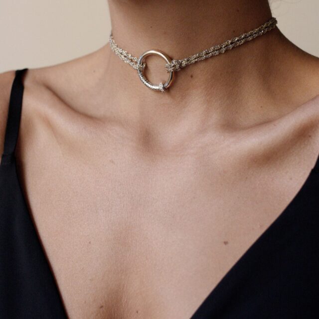 Elegant Silver Circle Choker Necklace Closeup on Woman Neck Choker Wallpapers