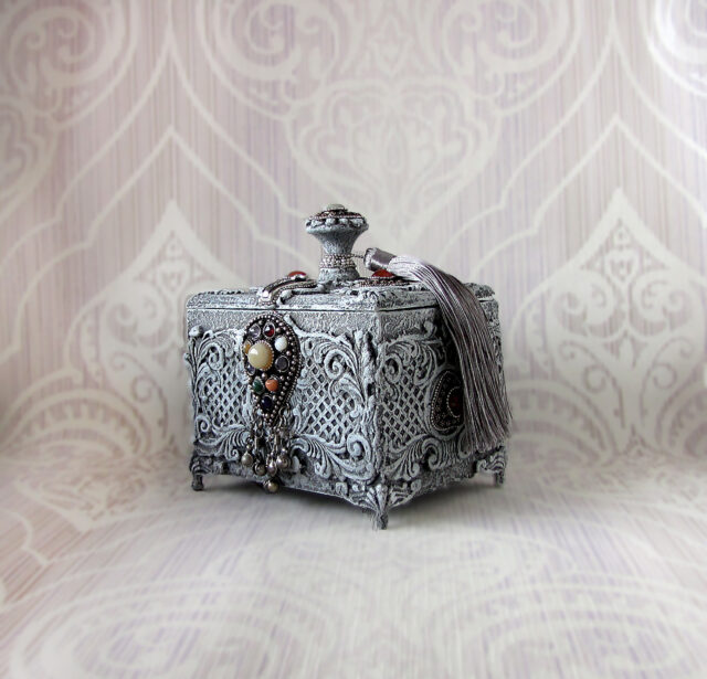 Elegant Vintage Jewelry Box Wallpaper Design
