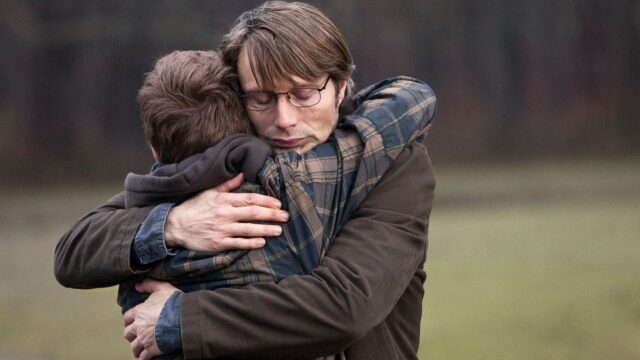Emotional Moment Hugging Scene With Mads Mikkelsen Wallpaper