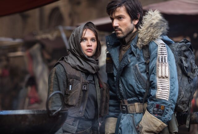Felicity Jones As Jyn Erso In Rogue One Iconic Scene Wallpaper