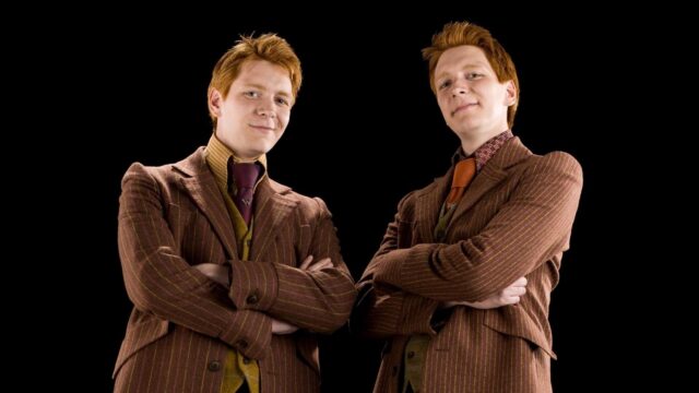 Fred And George Weasley Iconic Twin Style Wallpaper