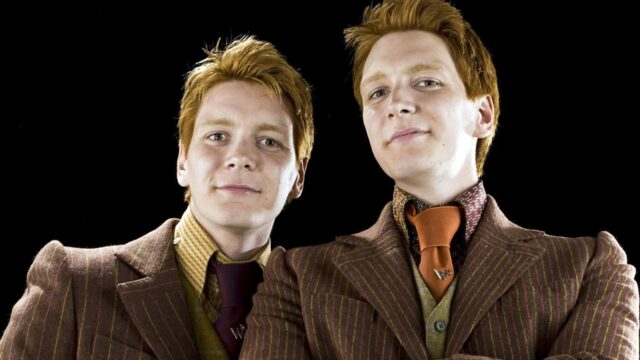 Fred And George Weasley Magical Twins Wallpaper