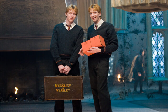 Fred And George Weasley Smiling In Hogwarts Wallpaper