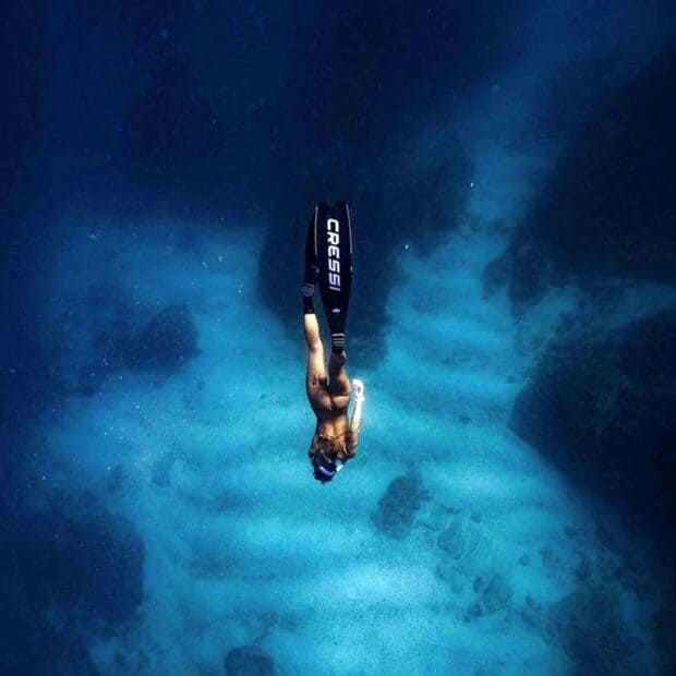 A freediver explores the deep blue ocean with fins and snorkel, HD Mobile Wallpaper