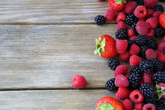 Fresh Blackberry And Raspberry Mix On Wooden Background For Blackberry Wallpapers