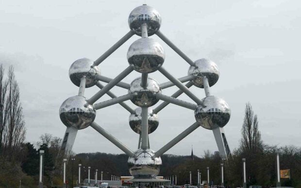 The Brussels Atomium stands tall with its reflective spheres and connecting tubes against a cloudy sky, HD Desktop Wallpaper