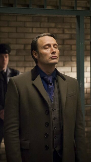 Hannibal TV Series Wallpaper Featuring Calm and Composed Hannibal Lecter in Prison Scene