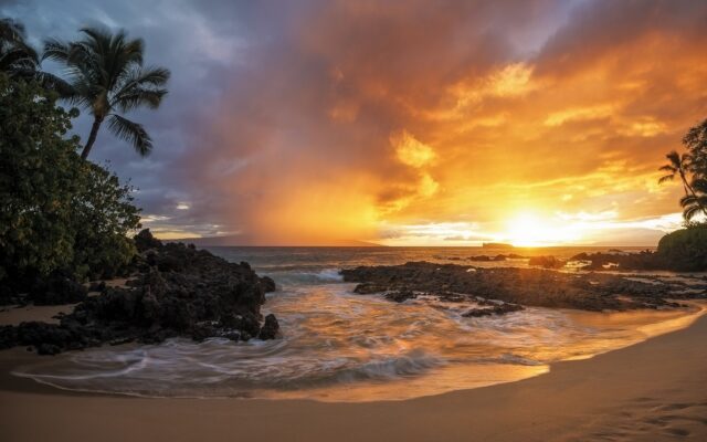 Hawaiian Sunset Beach Serenity Wallpaper