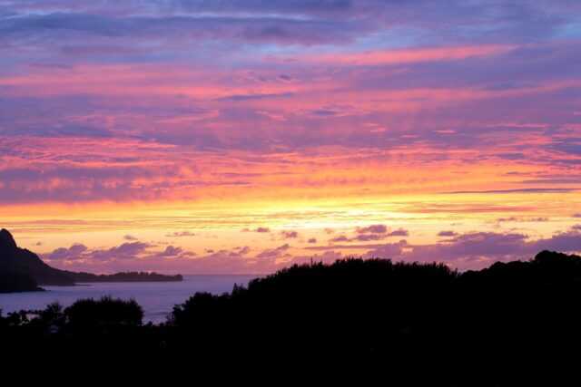 Hawaiian Sunset Serenity Over The Ocean Horizon