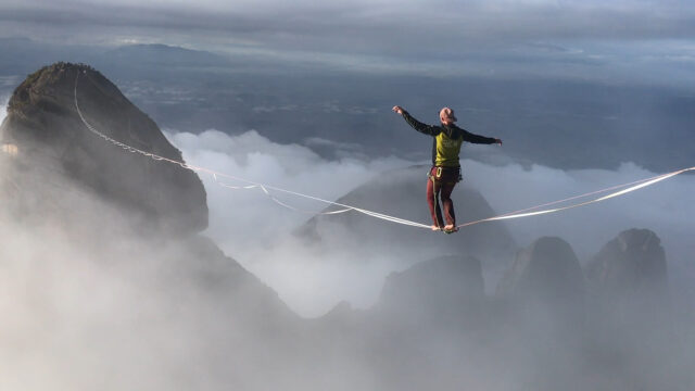 Highline Slacklining Above Clouds Stunning Mountain Slacklining Wallpapers