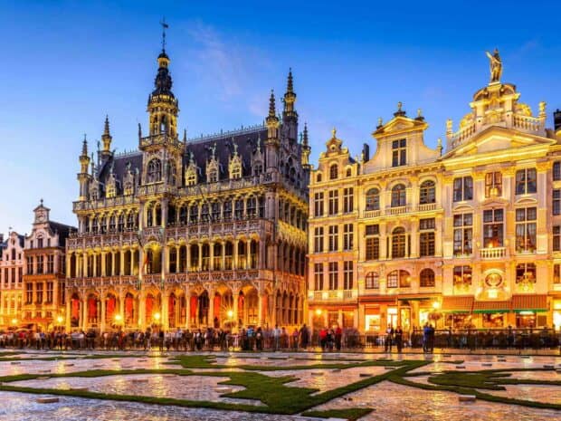 The historic buildings in Brussels are illuminated during twilight with people gathered in the square, HD Desktop Wallpaper