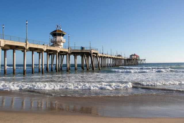 Huntington Beach Pier and Ocean Waves Scenic Wallpaper Background