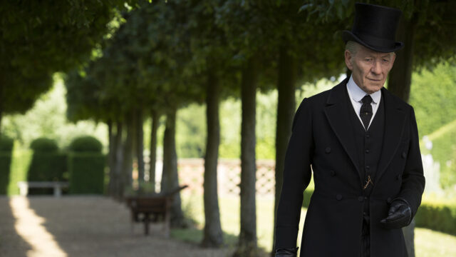 Ian McKellen Vintage Style Portrait In Elegant Black Suit And Top Hat Wallpaper