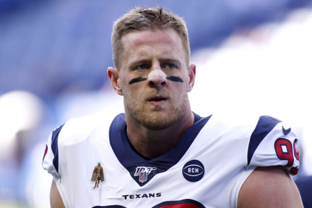 JJ Watt Focused On The Field   High Quality Wallpaper