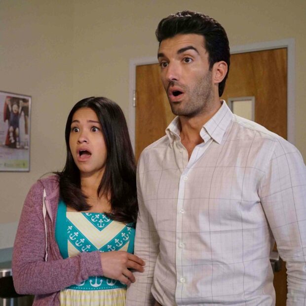 Jane and Rafael from Jane The Virgin are standing with shocked expressions in a room, HD Desktop Wallpaper