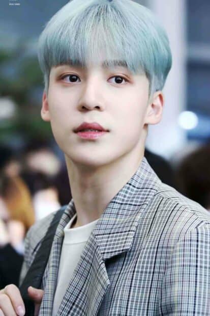 A close up portrait of Jeong Yun Ho with light blue hair wearing a checkered jacket, HD Mobile Wallpaper