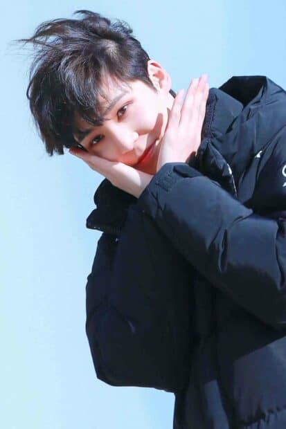 Jeong Yun Ho smiles warmly while posing with his hands near his face, HD Phone Wallpaper