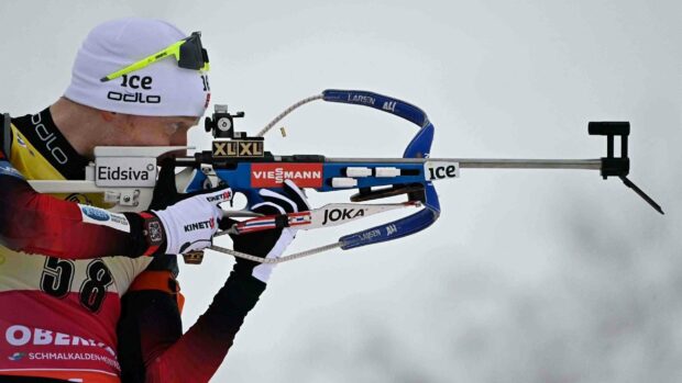Johannes Thingnes aiming carefully with a biathlon rifle during a competition, 2K Desktop Wallpaper