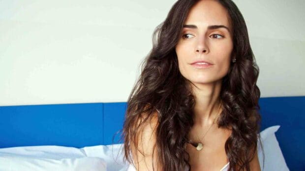 Jordana Brewster with long curly hair sitting and looking to the side, HD Desktop Wallpaper