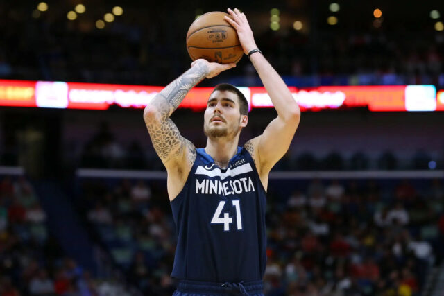 Juancho Hernangomez Minnesota Timberwolves Shooting Free Throw Wallpaper