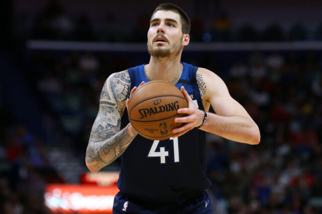 Juancho Hernangomez Preparing To Shoot Basketball During NBA Game Wallpaper