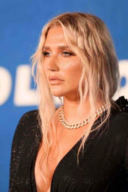 Kesha is posing in a black outfit with a gold chain necklace, HD Mobile Wallpaper