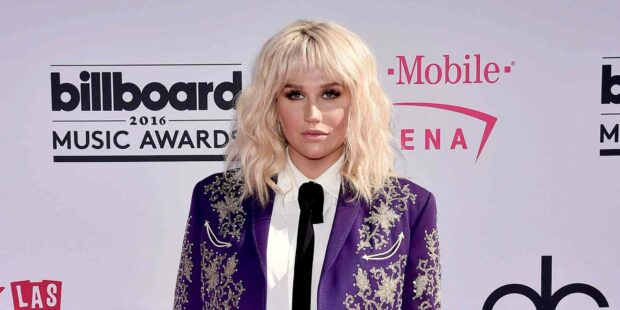Kesha is standing at the Billboard Music Awards wearing a detailed purple suit with a black tie, HD Desktop Wallpaper