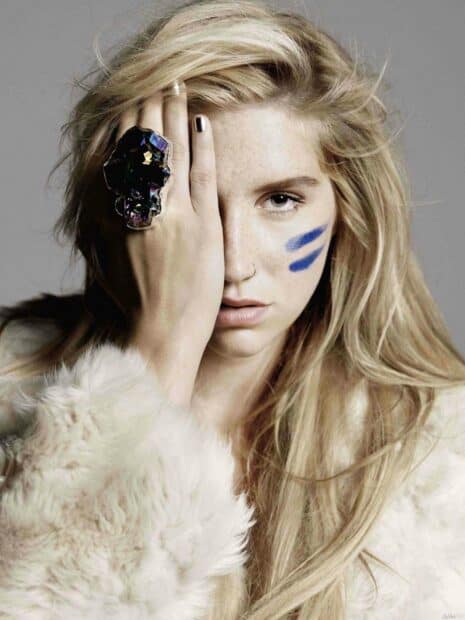 A close up portrait of Kesha with blue face paint and a striking ring, 2K PC Wallpaper