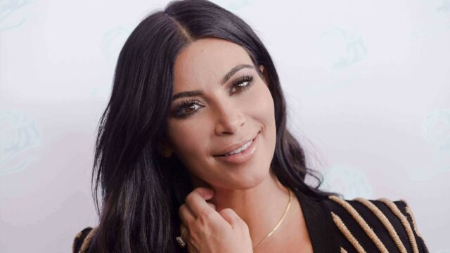 Kim Kardashian Close Up Portrait Wallpaper For Elegant Celebrity Fans