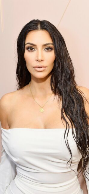 Kim Kardashian Stunning Close Up Portrait Wallpaper In White Dress