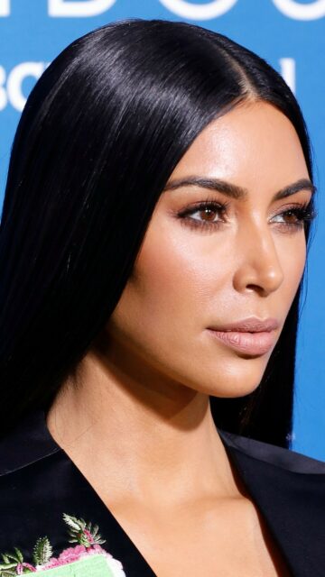 Kim Kardashian Close Up Portrait With Sleek Hair And Natural Makeup For Wallpapers