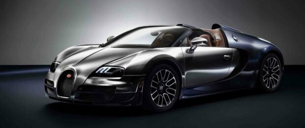 A silver and blue Bugatti Veyron with a sleek design in a studio setting, 2K Desktop Wallpaper