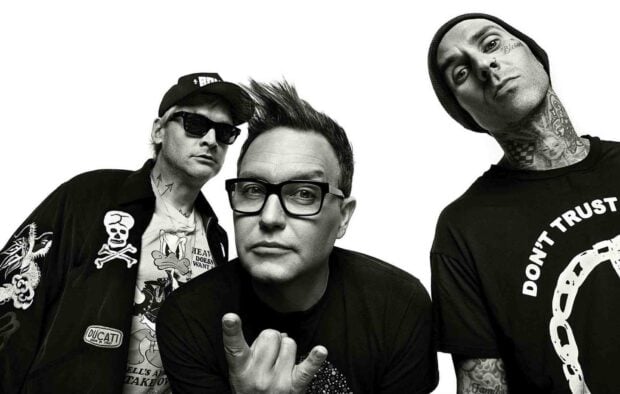 Mark Hoppus wallpapers show him with his bandmates in a black and white photo, HD Desktop Wallpaper
