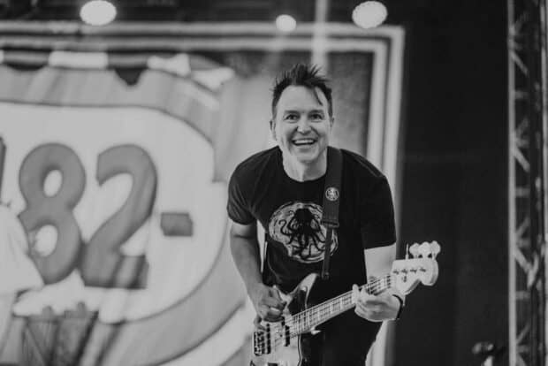Mark Hoppus playing bass guitar during a live concert, HD Desktop Wallpaper