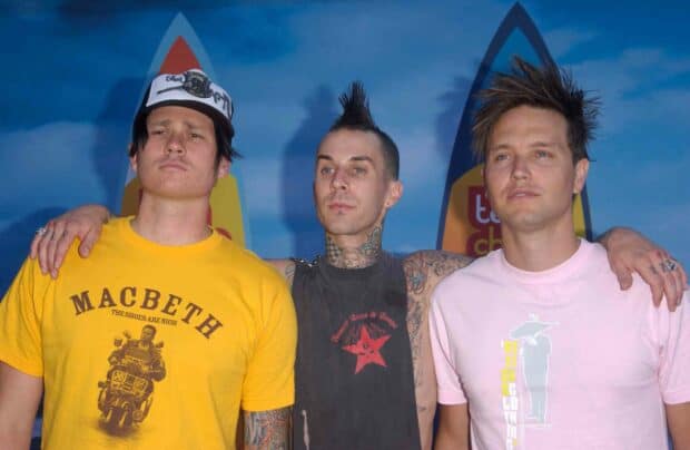 Mark Hoppus stands with his band members against a blue background, HD Desktop Wallpaper