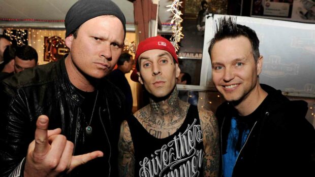 Mark Hoppus with his bandmates posing at an event, HD Desktop Wallpaper
