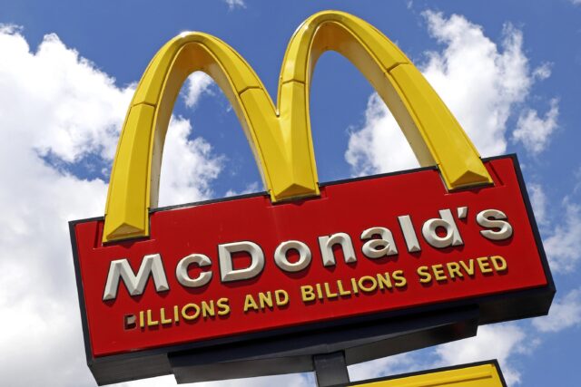 McDonalds Signboard with Blue Sky Background HD Mcdonalds Wallpapers