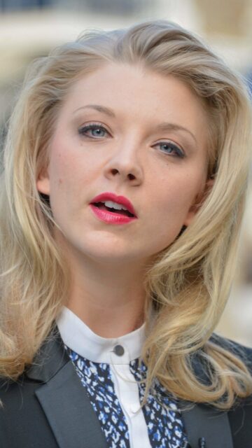 Natalie Dormer Close Up Portrait, A Close Up Portrait Of Natalie Dormer With Blonde Hair And Red Lipstick, HD Mobile Wallpaper