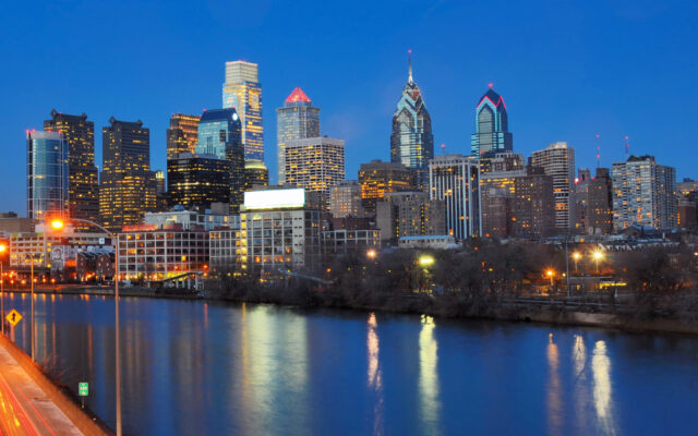 Philadelphia Skyline Wallpaper 2K Desktop, Philadelphia Skyline Reflections At Dusk With Illuminated Skyscrapers And River View