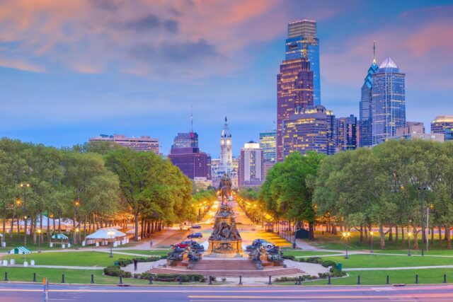 Philadelphia Skyline Wallpaper 2K Desktop, Philadelphia Skyline View From Logan Square With Historic Monument And City Park At Sunset