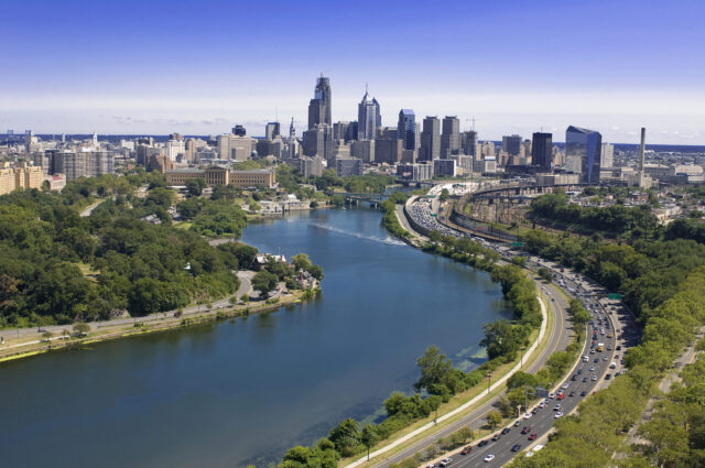 Philadelphia Skyline Wallpaper 2K Desktop, Philadelphia Skyline View With Schuylkill River And Busy Highway Under Clear Blue Sky