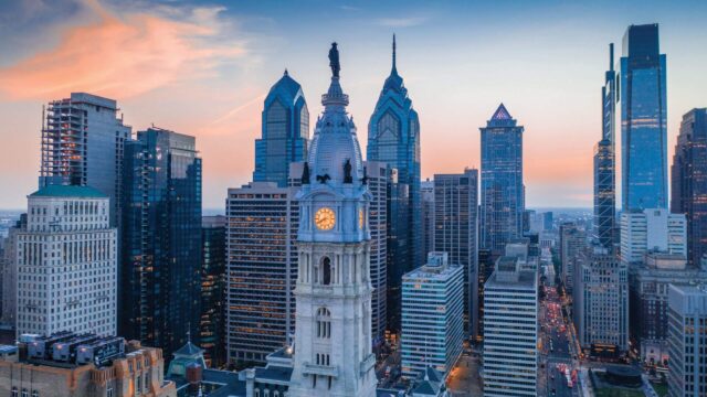Philadelphia Skyline Wallpaper 2K Desktop, Philadelphia Skyline At Sunset Featuring Iconic City Hall Clock Tower And Modern Skyscrapers