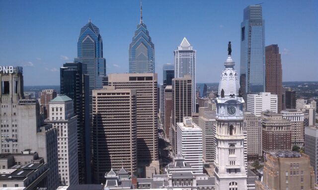 Philadelphia Skyline Wallpaper 2K Desktop, Philadelphia Skyline Featuring Modern Skyscrapers And Historic City Hall Tower On Clear Day