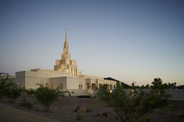 Phoenix Arizona Temple At Sunset Scenic Wallpaper
